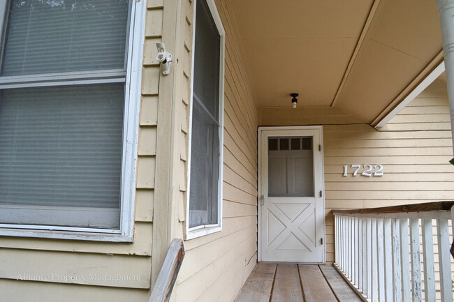 1722 Houston St in Manhattan, KS - Building Photo - Building Photo