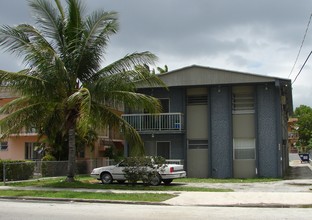 1321 SW 4th St in Miami, FL - Building Photo - Building Photo