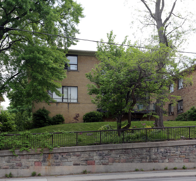 1643 Bathurst St in Toronto, ON - Building Photo - Primary Photo