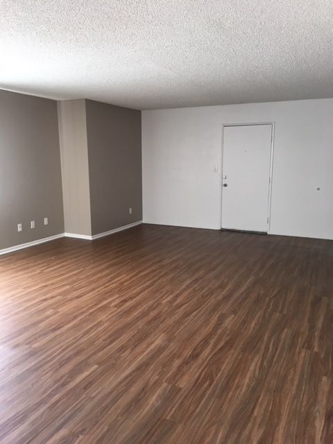 1627 N Fair Oaks Ave