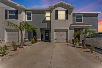 33105 Major Oak Dr in Wesley Chapel, FL - Foto de edificio - Building Photo