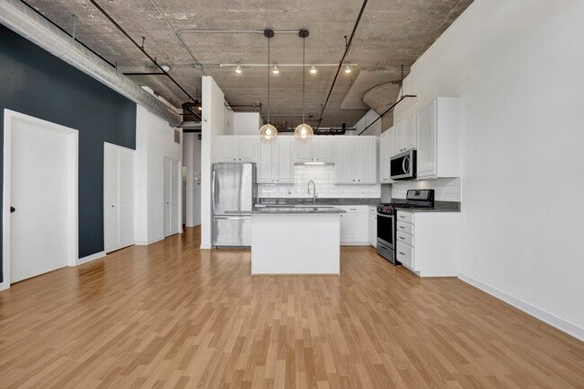 3963 W Belmont Ave in Chicago, IL - Building Photo - Building Photo