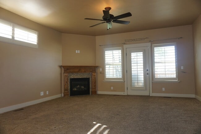 222 Belle Glenn Cir in Sandy, UT - Building Photo - Building Photo