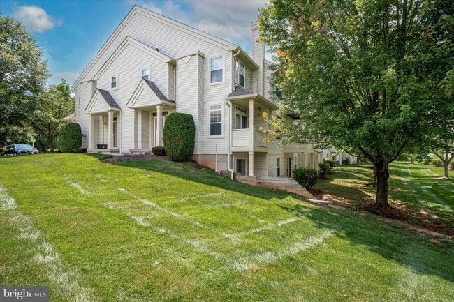701 Dresher Woods Dr in Dresher, PA - Foto de edificio - Building Photo