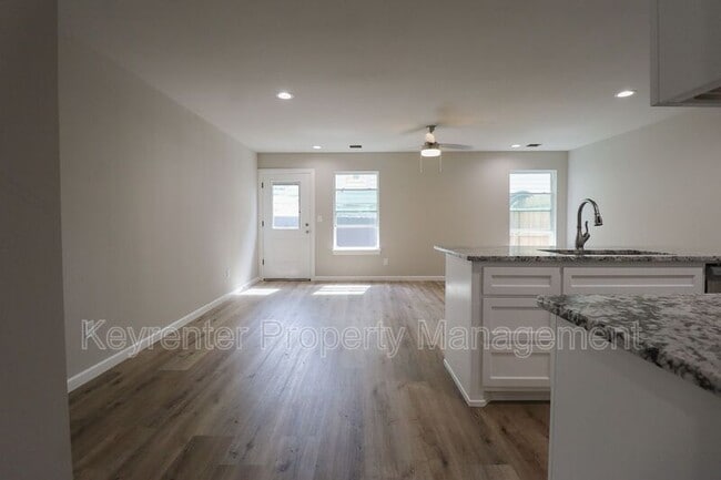 214 N Cleveland Ave in Sand Springs, OK - Building Photo - Building Photo