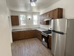 513 2nd Ave-Unit -1233 Star Ave - Downstairs in Crockett, CA - Building Photo - Building Photo