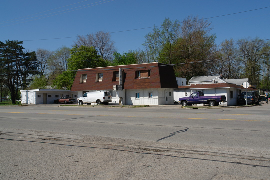 Hiway Apartments in Lansing, MI - Building Photo