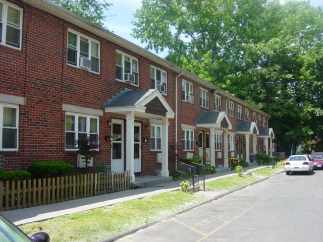 Plaza Terrace in Hartford, CT - Building Photo