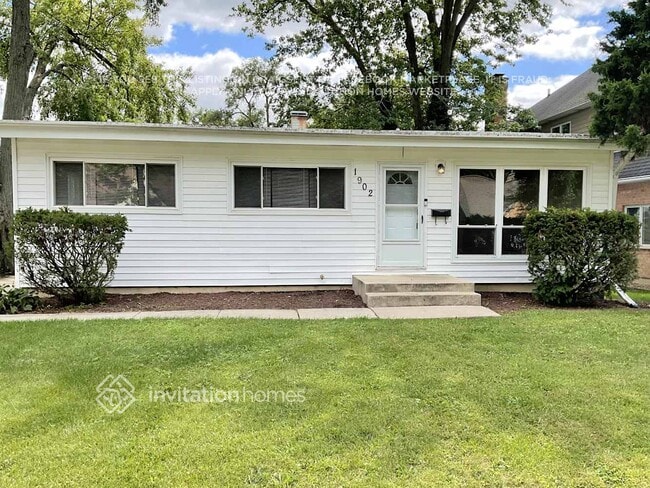 property at 1902 E Evergreen St