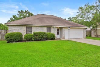 2035 Woodhue Dr in Spring, TX - Building Photo - Building Photo