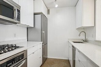 445 W 19th St in New York, NY - Building Photo - Building Photo