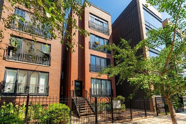 property at 840 W Erie St