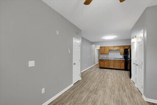 222 Dr W. J. Hodge St in Louisville, KY - Building Photo