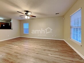 8788 Red Oak Dr in North Charleston, SC - Foto de edificio - Building Photo