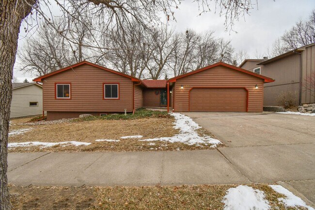 property at 3305 E 33rd St