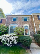 9303 Clanbrook Ct in Fairfax, VA - Building Photo