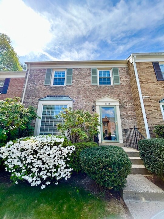 9303 Clanbrook Ct in Fairfax, VA - Building Photo