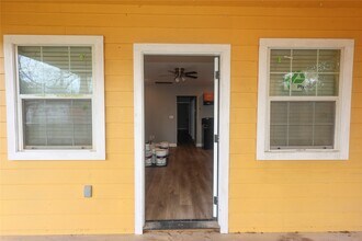 23091 S Wildwood Dr in Porter, TX - Foto de edificio - Building Photo