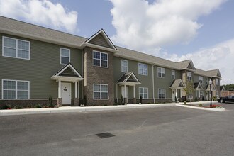 Stonebrook Apartments in Johnson City, TN - Building Photo - Building Photo