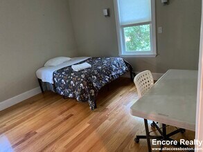 1777 Commonwealth Ave, Unit #2 in Boston, MA - Foto de edificio - Building Photo