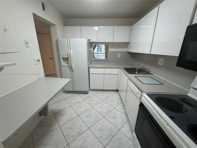 property at 8051 S Colony Cir