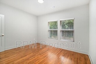 751 Cascade Pl SW in Atlanta, GA - Building Photo - Building Photo