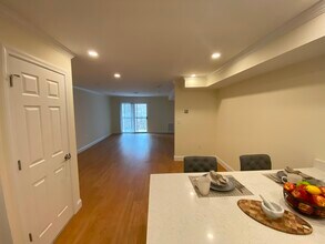 12 Waterfall Dr, Unit 00 in Canton, MA - Foto de edificio - Building Photo