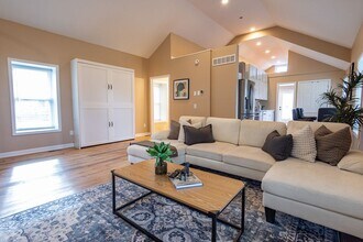 5430 Oakley Ave in Kansas City, MO - Foto de edificio - Building Photo