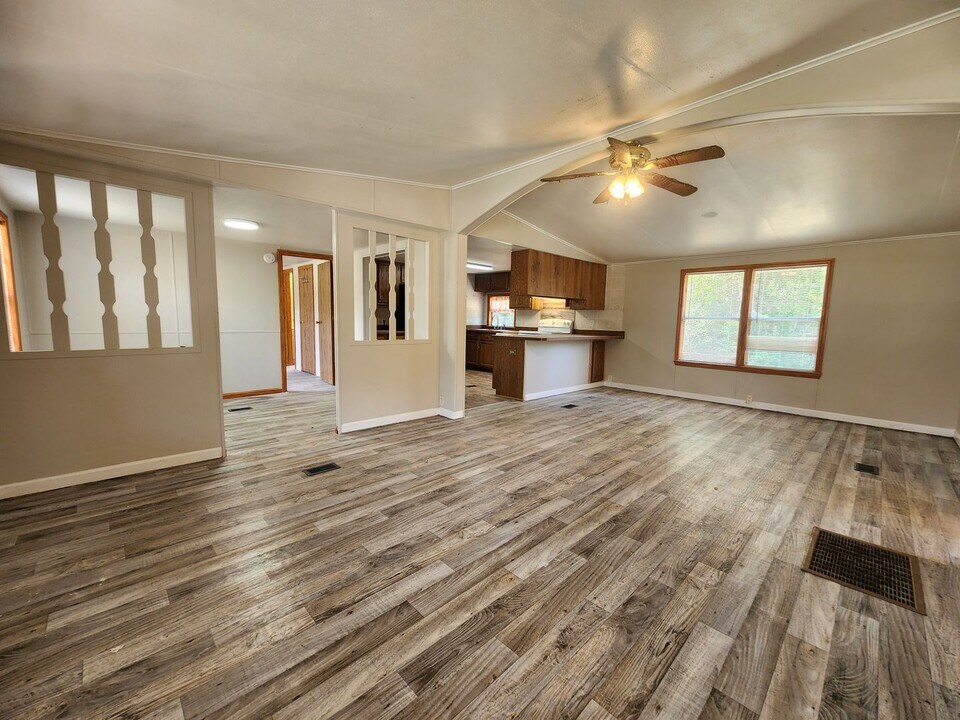 9150 SE 197th Ave in Ocklawaha, FL - Building Photo