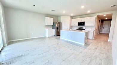 17710 Shade Tree Loop in Punta Gorda, FL - Building Photo - Building Photo
