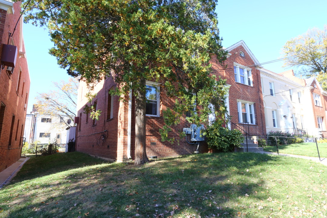 4028 8th St NE in Washington, DC - Building Photo