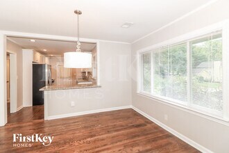 2802 Glenvalley Dr in Decatur, GA - Foto de edificio - Building Photo