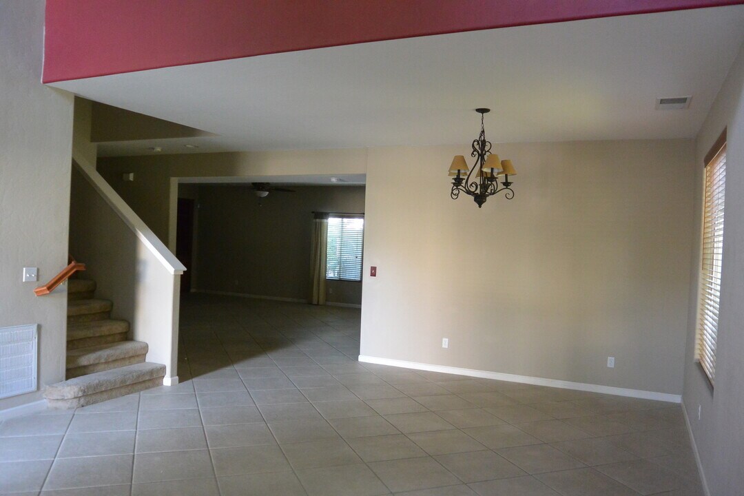 3612 N Vickie Ct in Visalia, CA - Building Photo