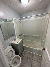 1528 Mount Herman St in Jacksonville, FL - Foto de edificio - Building Photo