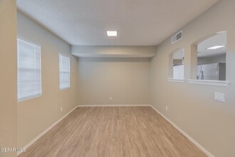 11031 Oasis Dr in El Paso, TX - Building Photo - Building Photo
