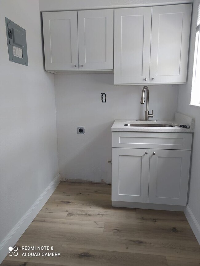 125 SW 5th Ct in Dania Beach, FL - Foto de edificio - Building Photo