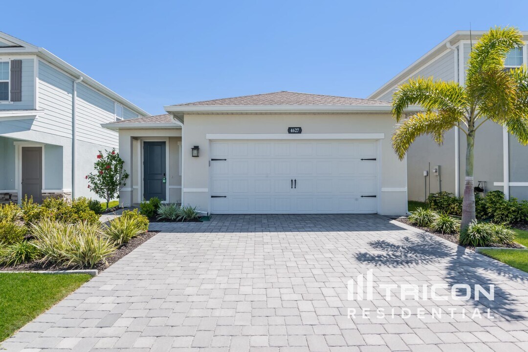 4627 Pippin Ln in Lakewood Ranch, FL - Building Photo