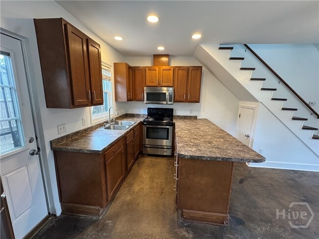 property at 1305 E Anderson St