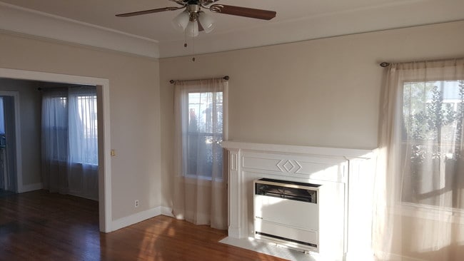 337 E 49th St, Unit 337