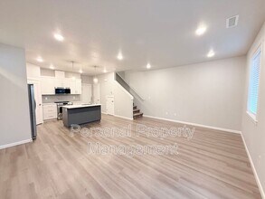 16332 NE 21st St in Vancouver, WA - Foto de edificio - Building Photo