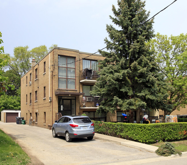 22-24 Meadowbrook Rd in Toronto, ON - Building Photo - Primary Photo