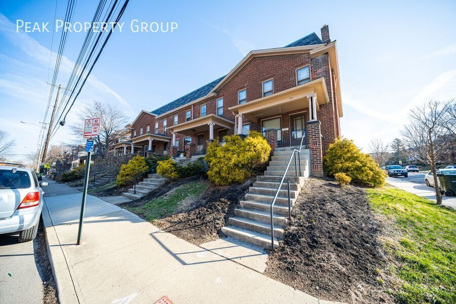 834 Dennison Ave in Columbus, OH - Building Photo