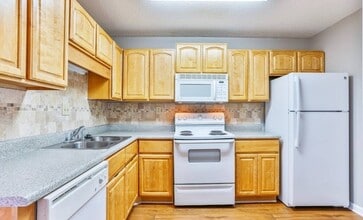 High Grove Apartments in Bonaire, GA - Building Photo - Building Photo
