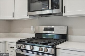 5317 Oldcastle Ln in Springfield, VA - Building Photo - Building Photo