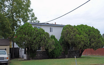 1555 Sonoma Ave in Sacramento, CA - Foto de edificio - Building Photo