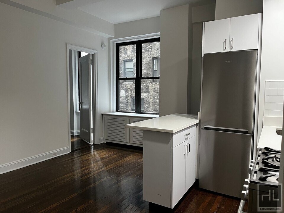 EAST 46 STREET in New York, NY - Building Photo