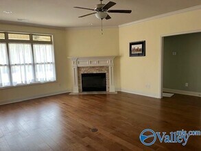 410 Creekwater Cir in Madison, AL - Building Photo - Building Photo