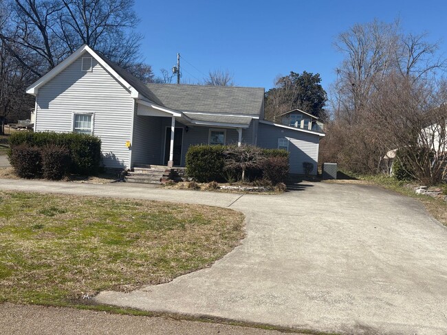 11031 Lake Ridge Dr in Knoxville, TN - Building Photo - Building Photo