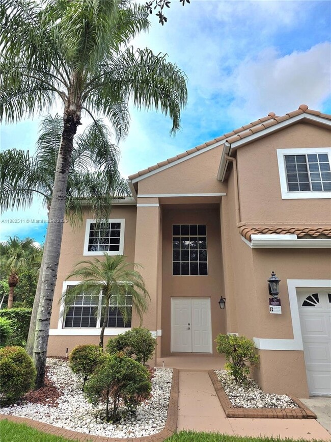584 Cambridge Dr in Weston, FL - Building Photo - Building Photo