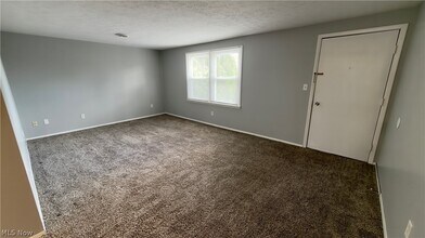 4780 Pin Oak Dr in Vermilion, OH - Building Photo - Building Photo